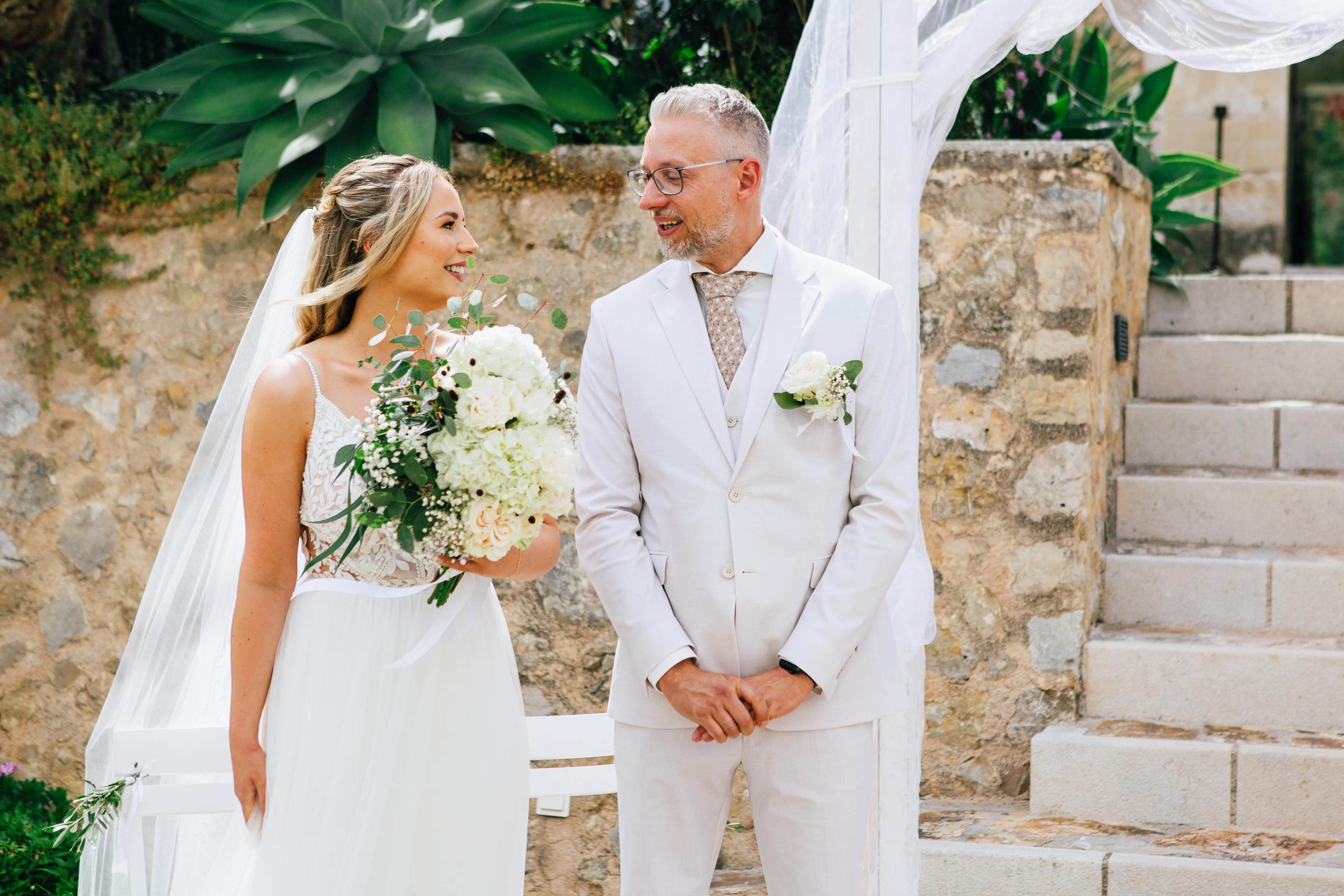 Winter Wedding Makeup in Mallorca – Seasonal Considerations for Brides